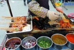 路边烤鱿鱼爆料视频播放,揭秘热门视频背后的街头小吃传奇