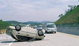 高速出车祸爆料视频大全,惊心动魄！高速车祸现场视频大盘点
