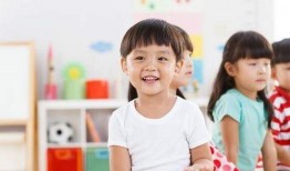 娱乐吃瓜君保姆带娃